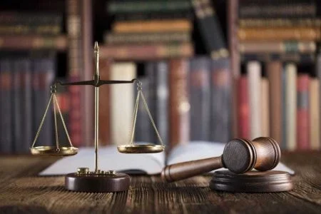 نکات کلیدی در انتخاب و مطالعه کتاب حقوق کار