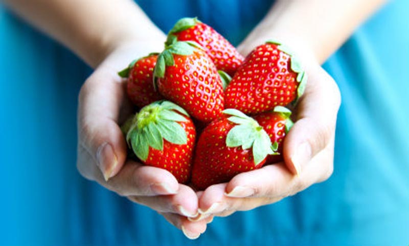 خواص توت فرنگی 🍓 (10 خاصیت شگفت انگیز توت فرنگی )