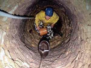 Preventing the early filling of the sewage well