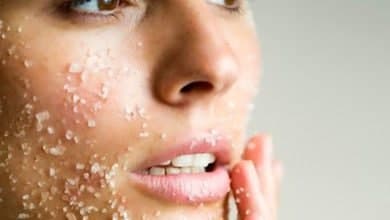 عوارض استفاده از لوازم آرایشی تاریخ گذشته