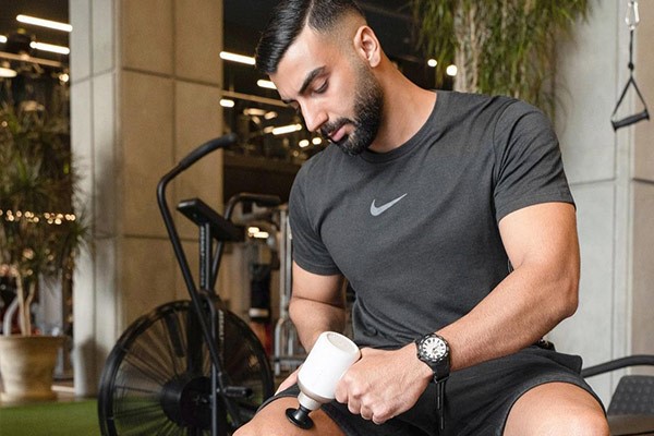 ماساژور تفنگی چی بخرم؛ راهنمایی کامل مجله سلامت