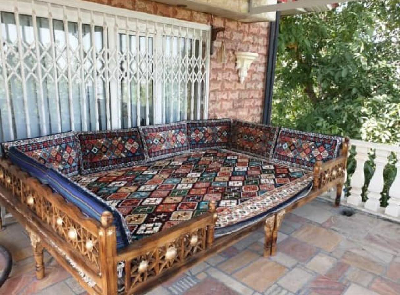 استفاده از تخت سنتی برای ایجاد یک محیط زندگی دلپذیر