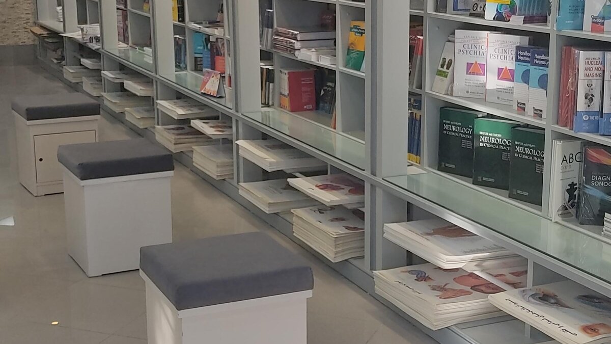 سرقت عجیب از یک کتابفروشی؛ حتی یک کتاب هم ندزدیدند! سرقت عجیب از یک کتابفروشی؛ حتی یک کتاب هم ندزدیدند!