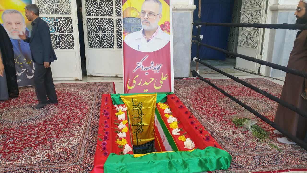 پیکر شهیدالقدس دکتر حیدری درحرم امام خمینی(ره) آرام گرفت پیکر شهیدالقدس دکتر حیدری درحرم امام خمینی(ره) آرام گرفت