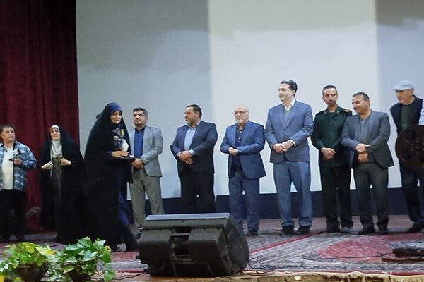 جوایزی که به «دآبر» و «من شهید حسین عباسی عاشق موج ها هستم» رسید جوایزی که به «دآبر» و «من شهید حسین عباسی عاشق موج ها هستم» رسید