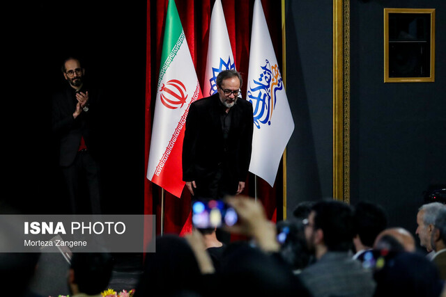 «کارن همایونفر» چهره هنر انقلاب در سال ۱۴۰۳ شد / حاتمی کیا: کارن، کار خود را کرد!