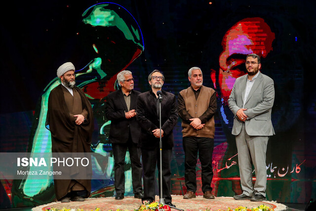 «کارن همایونفر» چهره هنر انقلاب در سال ۱۴۰۳ شد / حاتمی کیا: کارن، کار خود را کرد!